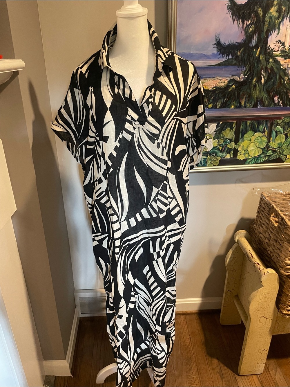 Tahari Black and White Abstract coverup kaftan